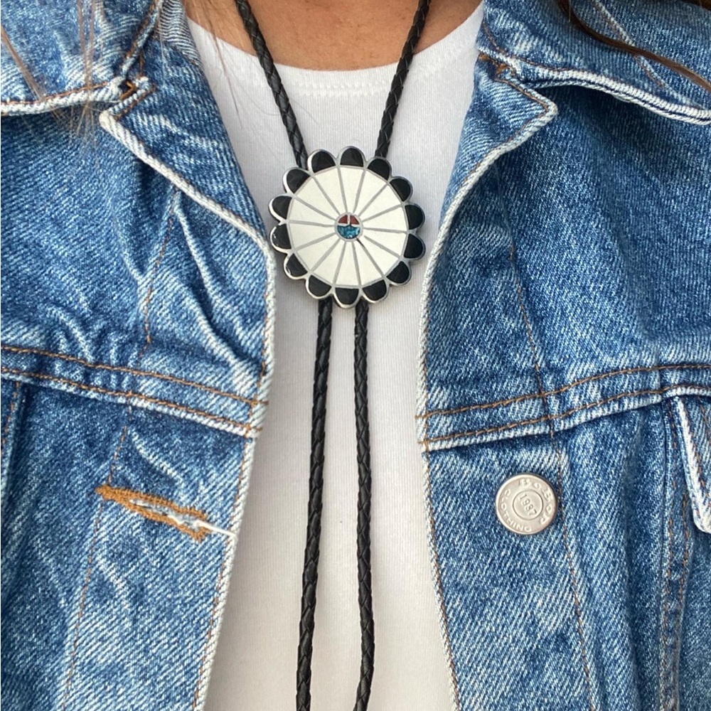 Vintage enamel  bolo tie